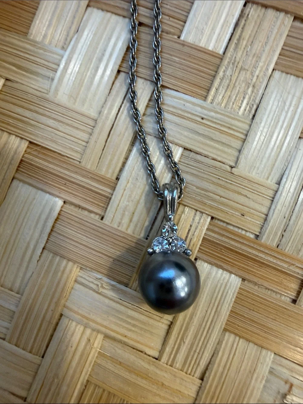 Vintage Avon Gray Faux Pearl Rhinestone Pendant Necklace Silver Tone 18” Rope Ch